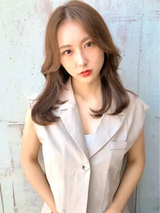 セミロング カラー トレンドヘア🌿 chinariのヘアスタイル