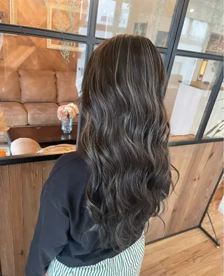 カラー LA BELLA所属・LA BELLA マリナのヘアスタイル