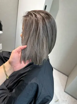 カラー ViVIE所属・VIVIE天神 ブリーチのヘアスタイル