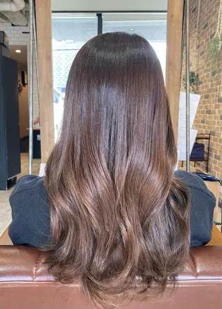 ロング カラー ヘアアレンジ 山﨑 まなかのヘアスタイル