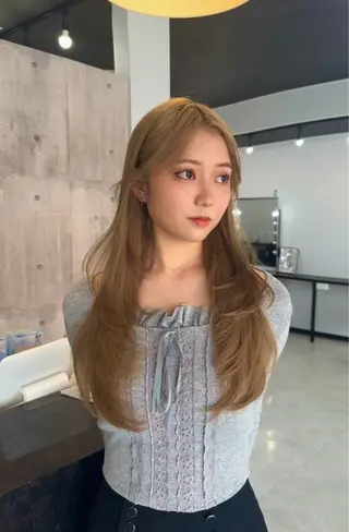 ロング レイヤー・ブリーチ kiyotoshiのヘアスタイル