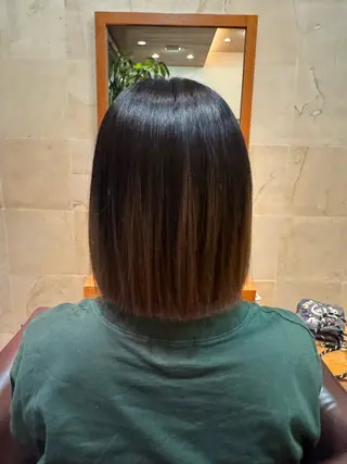 ミディアム 艶、デザインカラー KAORI🌼のヘアスタイル