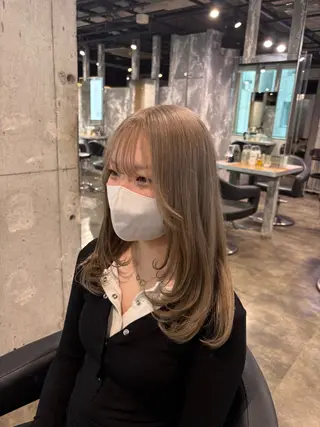 セミロング カラー ハイトーンブロンド 横浜💞ミオのヘアスタイル