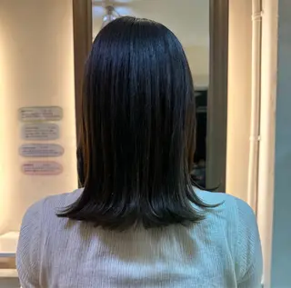 セミロング タツキ／レイヤー／ パーマ／艶カラーのヘアスタイル