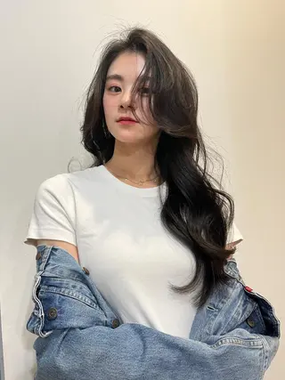 ロング 韓国ヘア レイヤーカットのヘアスタイル