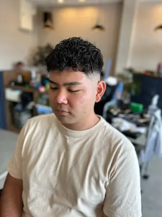 ショート パーマ メンズ THEBARBER TEN所属・伊禮 海凪のヘアスタイル