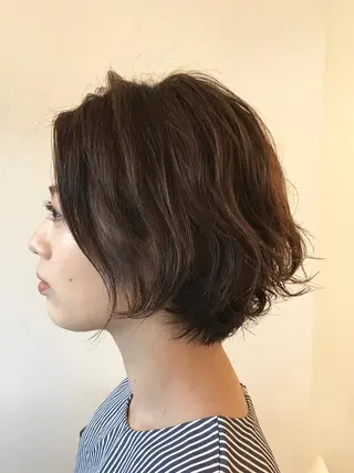 ショート カラー milis 知崎春奈のヘアスタイル