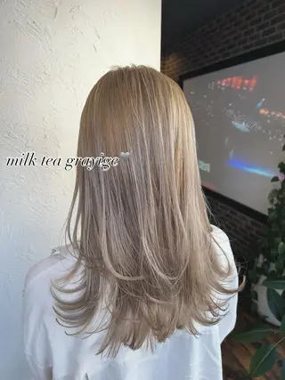 セミロング カラー 梅木 李奈のヘアスタイル