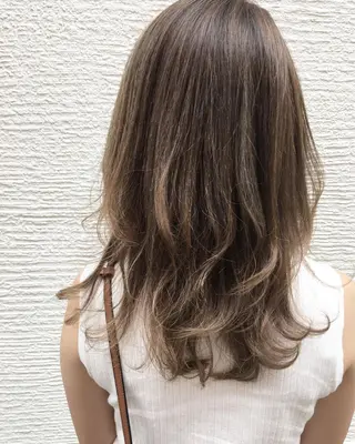 セミロング カラー OFF YUYAのヘアスタイル