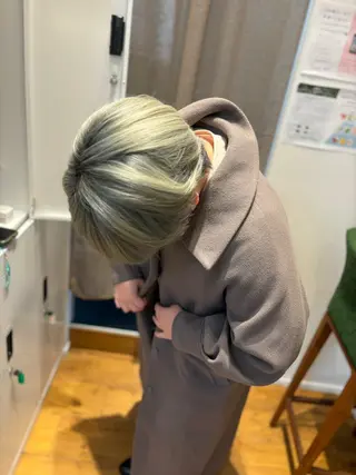 ショート カラー カネコ ナナミのヘアスタイル