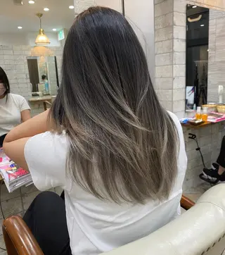 ロング カラー パーマ ヘアアレンジ メンズ キッズ ネイル マツエク・マツパ ハイライト、レイヤー カット/西梅田/中西のヘアスタイル