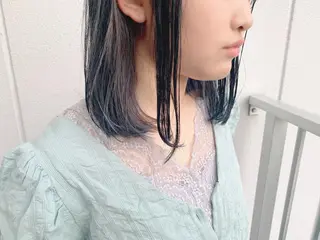 ミディアム カラー EMANON天神所属・Hitomi Ezakiのヘアスタイル