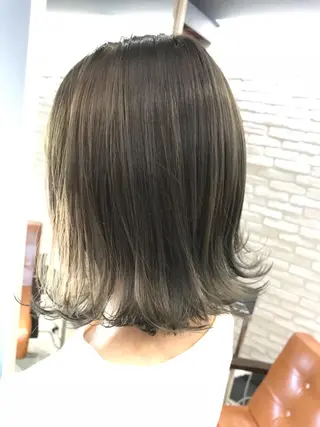 ミディアム カラー レイヤー　べージュ 白石研太のヘアスタイル