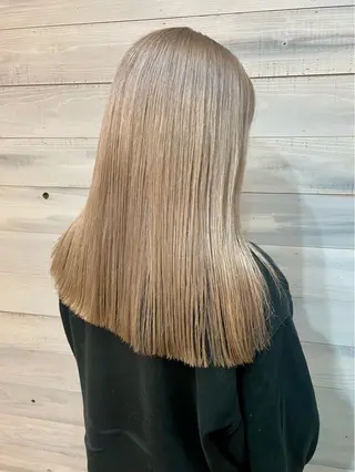 ロング カラー 村岡 彩優のヘアスタイル