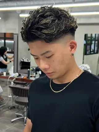 パーマ メンズ 豊崎 佑輔のヘアスタイル