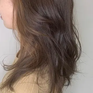 ロング カラー 小森 衣純のヘアスタイル