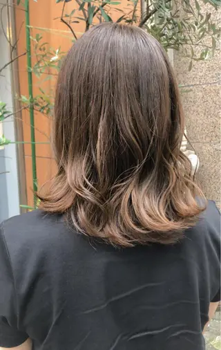 ミディアム ボブ ブリーチ/miinaのヘアスタイル