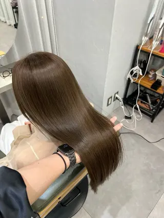 ロング 梅田/ベージュ／ 艶カラー／三宅空翔のヘアスタイル