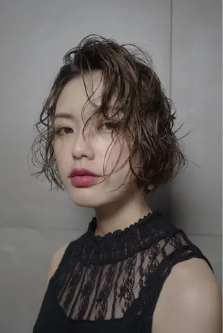 ショート ハイトーン/レイヤー /ケアブリーチ石川治のヘアスタイル