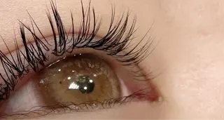 マツエク・マツパ 横山 千春のヘアスタイル