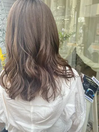 ミディアム カラー 宮内 真乃のヘアスタイル