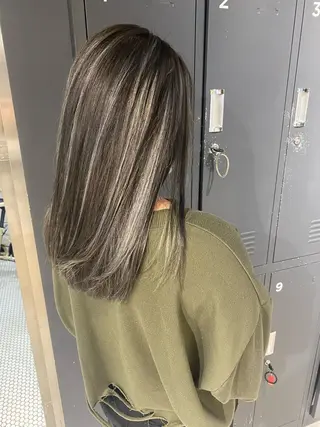 セミロング カラー M IIのヘアスタイル