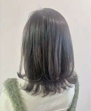 ミディアム カラー 古川 琴美のヘアスタイル