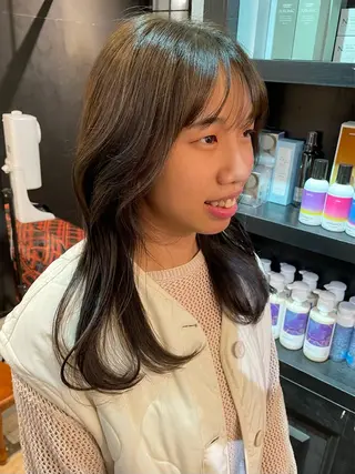 ロング shiomi H TARUMI森　彩華のヘアスタイル