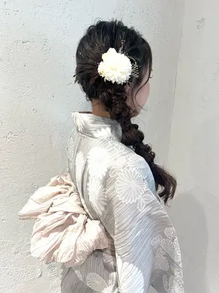 ロング ヘアアレンジ ボブ・レイヤー／ ベージュカラーのヘアスタイル