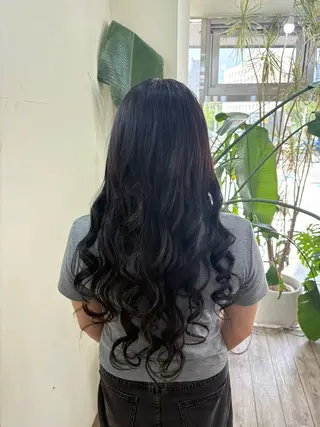 ロング 黒坂 佳乃のヘアスタイル
