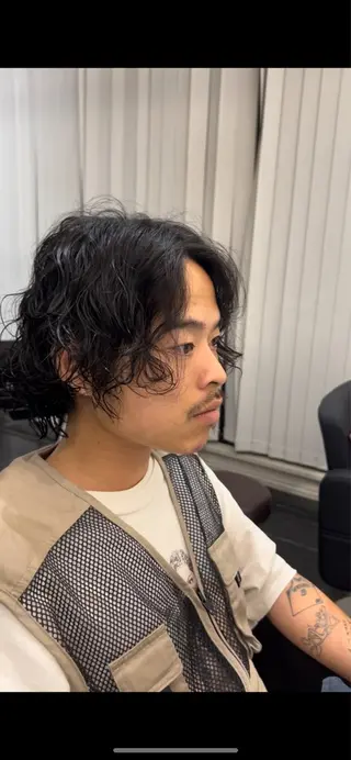 ミディアム メンズパーマ 岩成健志郎のヘアスタイル