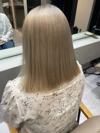 ミディアム カラー HACCH （ハッチ）所属・丁寧なブリーチ& ・レイヤーショートのヘアスタイル