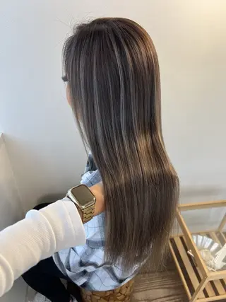 ロング coco terrace所属・海外風ハイライト CHIHIROのヘアスタイル
