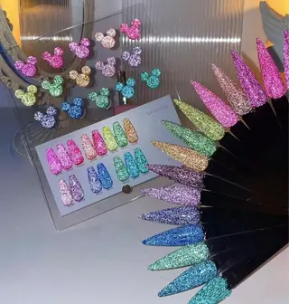 ネイル 相沢 さやかのネイルデザイン