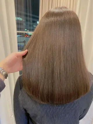 ミディアム カラー sio.nail&eyebrow salon shimokitazawa2号店所属・nailist mana𖤐´-のネイルデザイン