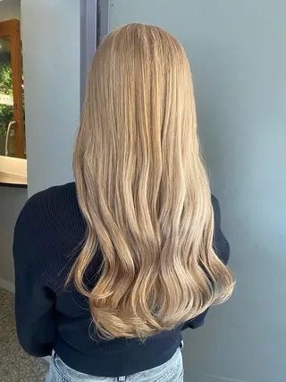 ロング TIGRE tenjin所属・岩崎 レイのヘアスタイル