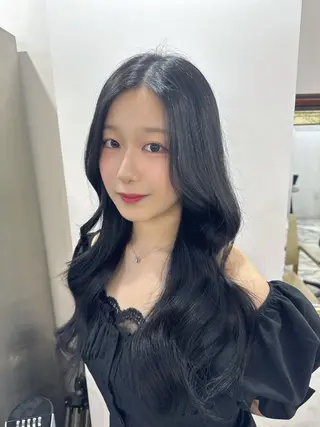 ロング カラー ヘアアレンジ 寒色アイドルカラー JUNOチナツのヘアスタイル