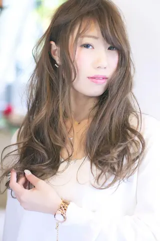 ロング カラー Euphoria 【ユーフォリア】のヘアスタイル