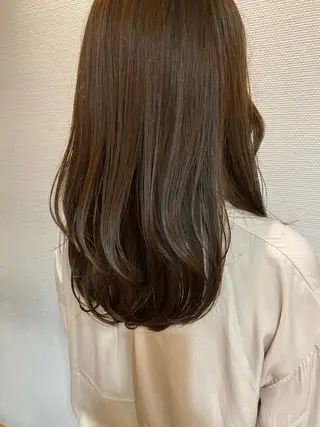 ロング カラー 塩澤 榛奈のヘアスタイル