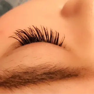 マツエク・マツパ Neale. yumiのヘアスタイル