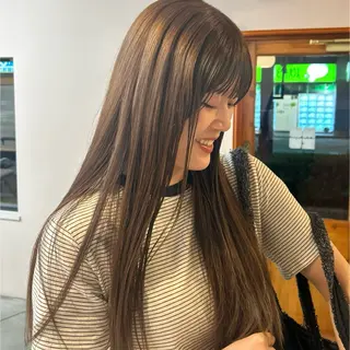 ロング カラー MUKU 市川 莉花のヘアスタイル