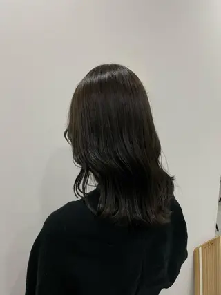 セミロング カラー ニシザカ マナのヘアスタイル