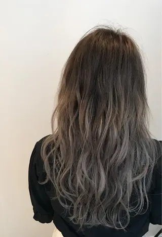 ロング カラー アールバイニーナ所属・R by NINA アールバイニーナのヘアスタイル