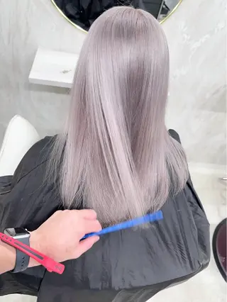 カラー 前髪カット🩶レイヤ ー🩶ハイトーン🩶のヘアスタイル