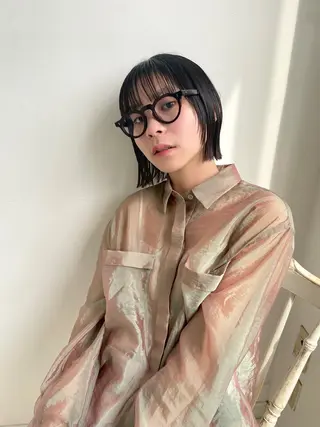 ショート カラー ぱつっとボブ 古家 佑真のヘアスタイル