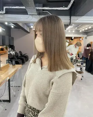 ミディアム ミルクティーベージュ ❤︎レイヤー　MIAのヘアスタイル