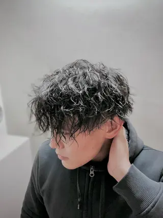 ミディアム パーマ メンズ HIROGINZA ヒロ銀座 青山所属・マツオ リュウホウ🐉のヘアスタイル