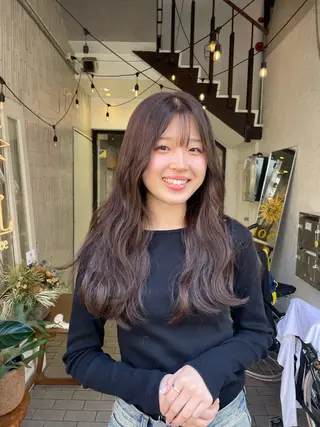 ロング 山本 眞白のヘアスタイル
