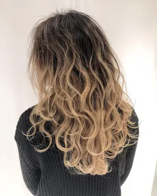 ロング カラー REVE所属・TAKU 美容師のヘアスタイル