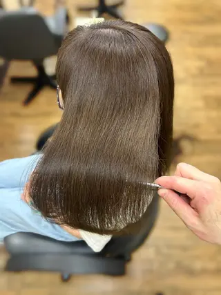 セミロング みやたゆうき 髪質改善講師のヘアスタイル